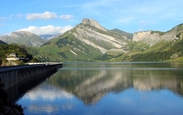 Lac de Roselend et Rocher du Vent Massif du Beaufortain Savoie Alpes France Tourisme Paysage Montagne Randonnée Nature Outdoor Lake Mountain Landscape