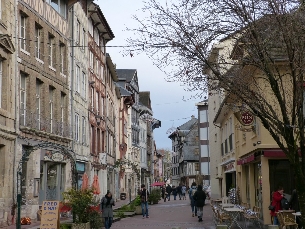 Maisons rue Eau de Robec Rouen Seine-Maritime Normandie Visit France Tourisme Voyage Vacances Holidays Travel City Street