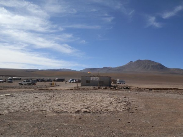 sud lipez bolivie atacama uyuni excursion poste frontiere bolivien - blog voyage trace ta route