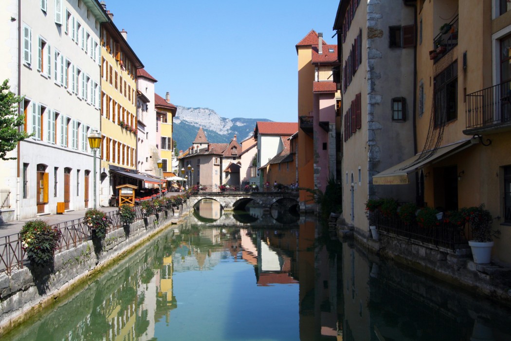 Le Canal du Thiou dans la Vieille Ville d'Annecy - édouard photographie © Trace Ta Route