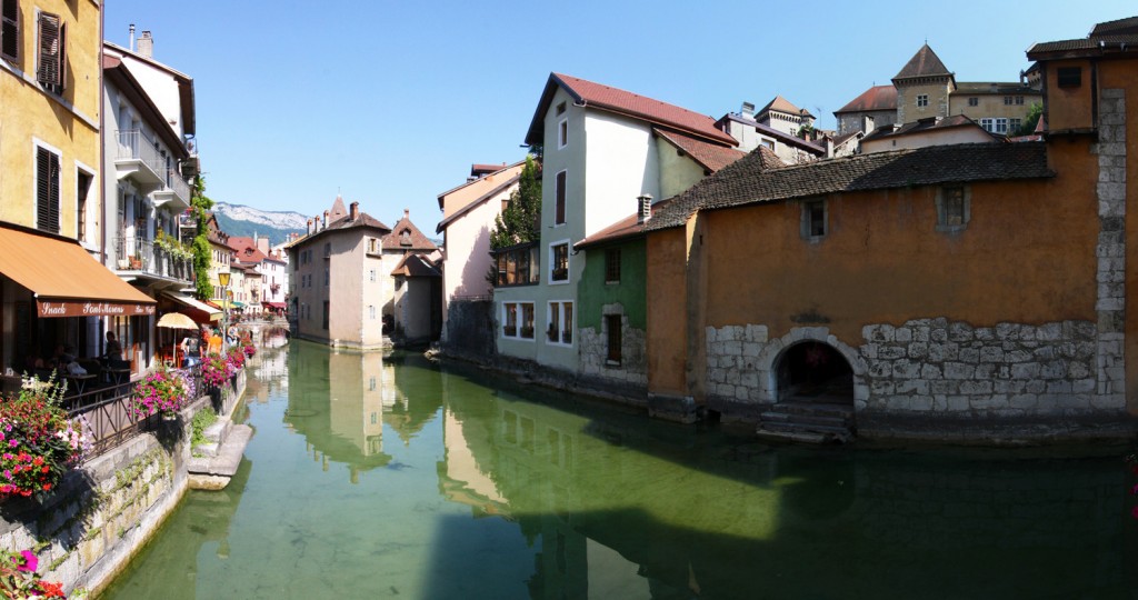 Le canal du Thiou dans la Vieille Ville Annecy Haute-Savoie France
