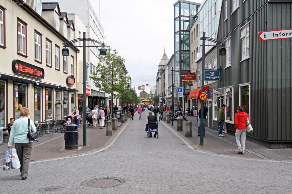 Rue commerçante Austurstaeti à Reykjavik, Islande