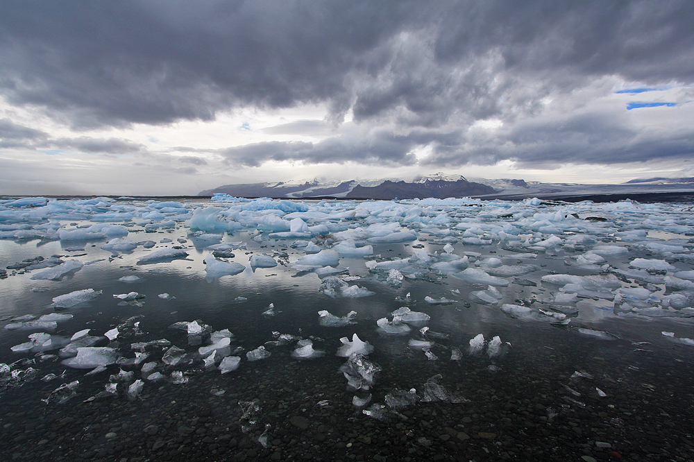 Icebergs sur le lac de Jokulsarlon, Islande