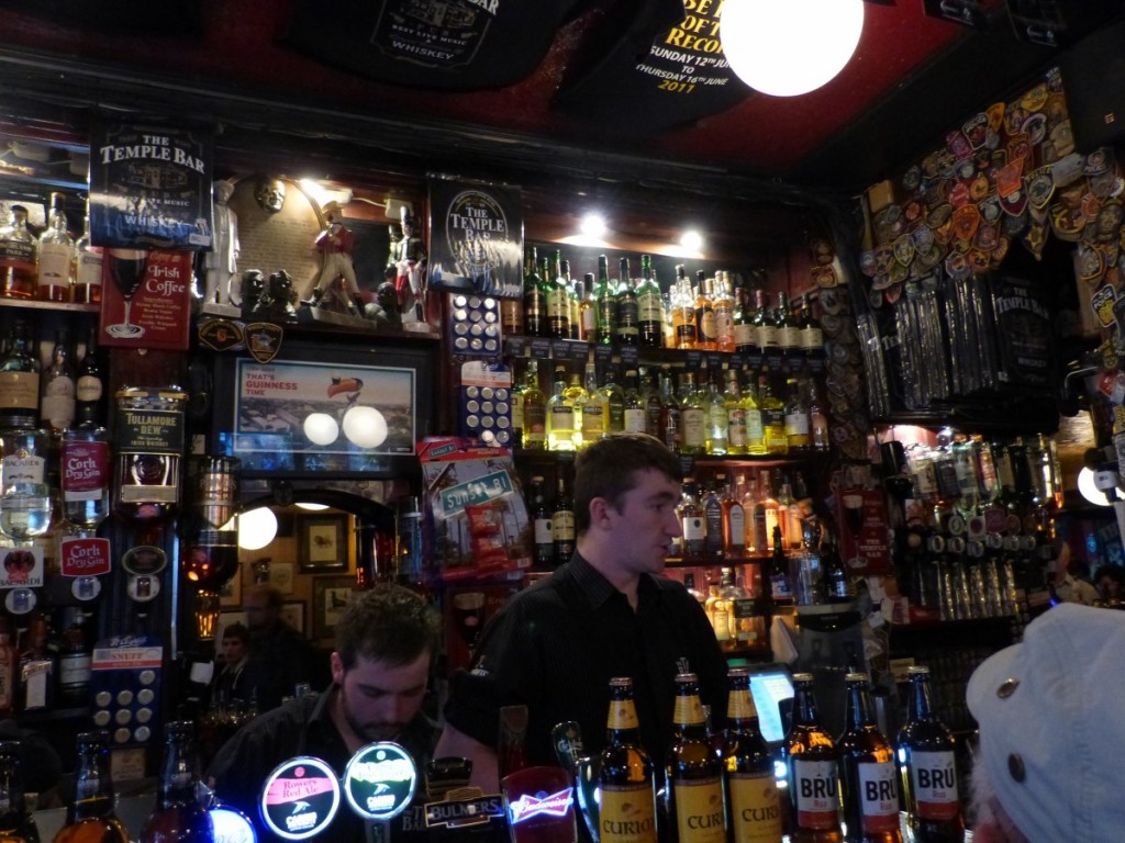 Le bar du Temple Bar Dublin - Blog Voyage Trace Ta Route