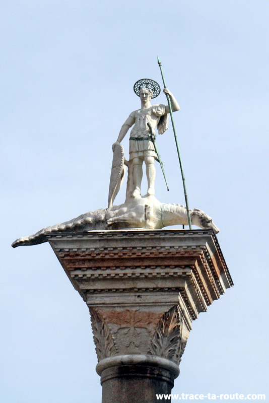 La colonne de Saint Théodore sur la Piazzetta Saint-Marc de Venise