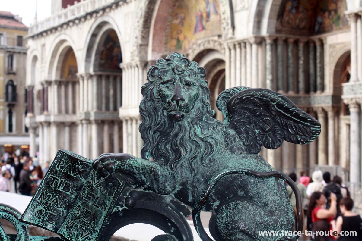Lion ailé de Saint-Marc, sur la place Saint Marc de Venise