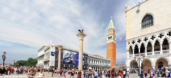 La Piazzetta Saint Marc de Venise avec le Palais des Doges et le Campanile