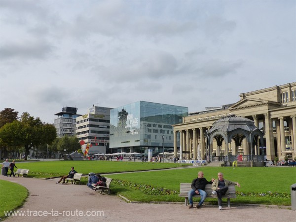 Schlossplatz les bancs des amoureux Stuttgart - Allemagne Deutschland Germany