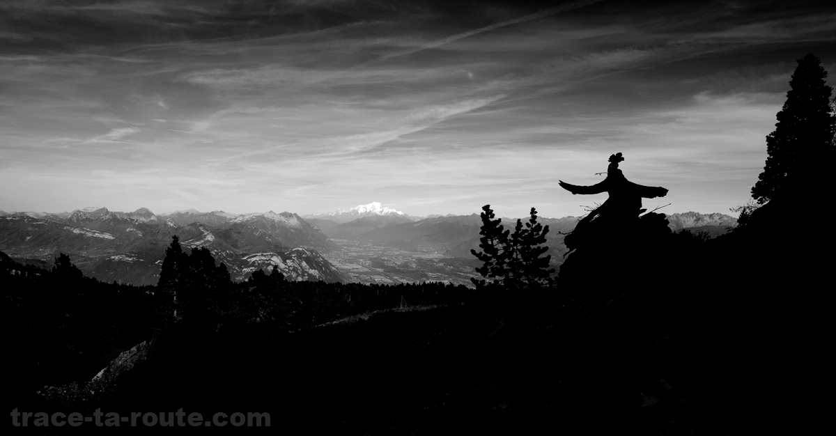 Le Mont Blanc, la Combe de Savoie et le Massif des Bauges, depuis le plateau du Granier (Chartreuse) - édouard photographie © Trace Ta Route