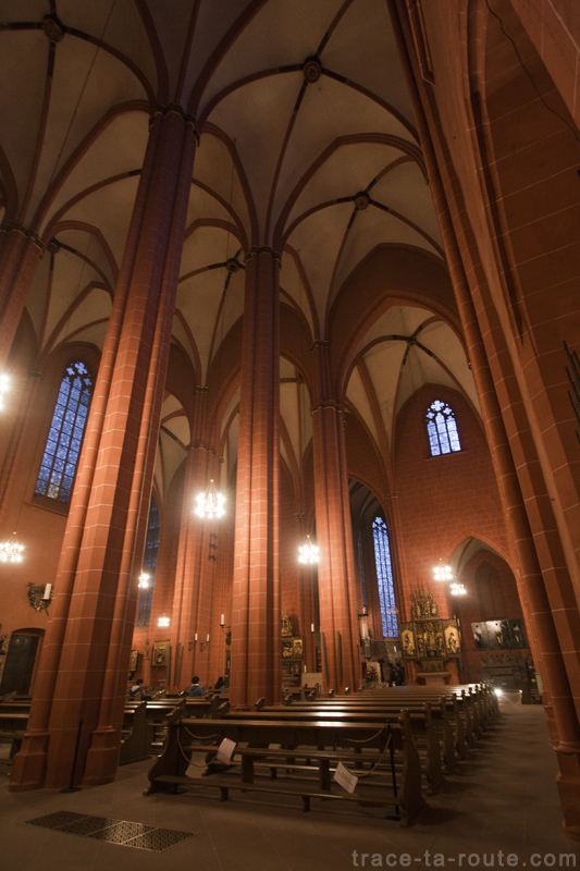 Nef de la Cathédrale Saint-Barthélémy de Francfort (Kaiserdom St. Bartholomäus Frankfurt)