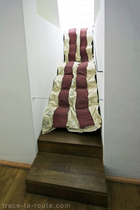 "Bacon/Carpet" (1991) Claes OLDENBURG, Musée d'Art Moderne de Francfort