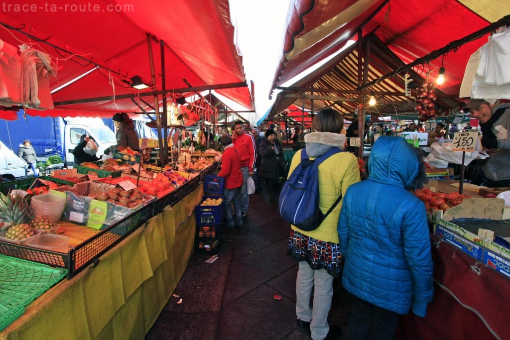 Le marché de la Piazza della Repubblica à TURIN