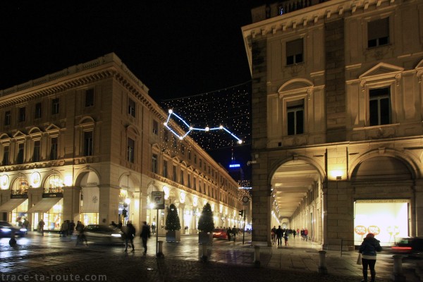 Via Roma depuis la Piazza San Carlo de TURIN - Planetario (1999) Carmelo GIAMMELLO - Luci d'Artista Torino