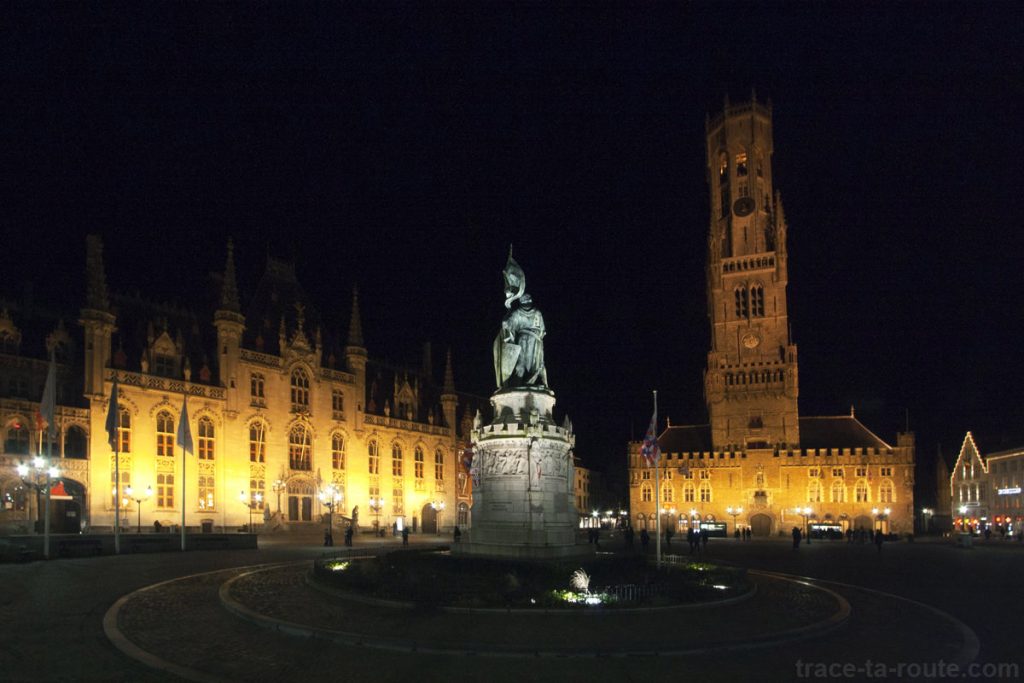 Grote Markt, Grand Place de Bruges la nuit avec Provinciaal Hof et le Beffroi - édouard photographie © Trace Ta Route