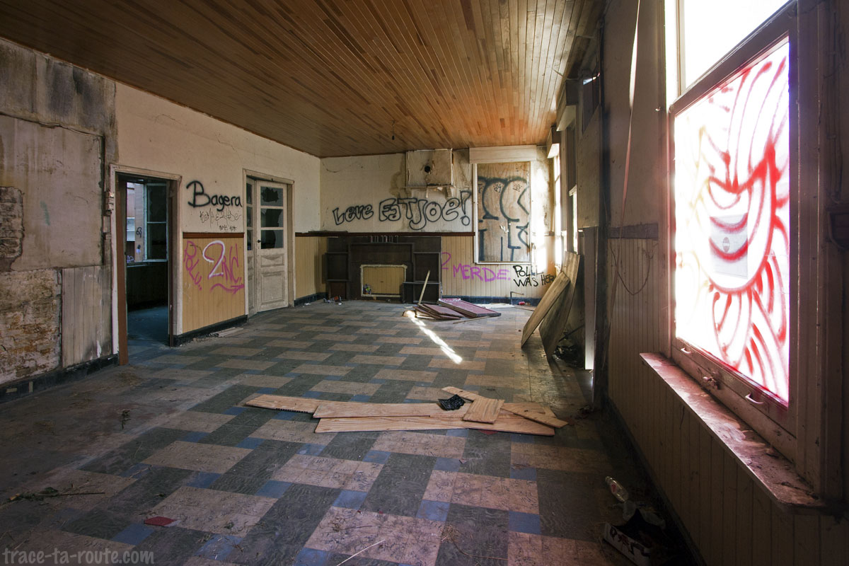 Urbex - Intérieur d'une maison abandonnée à Doel