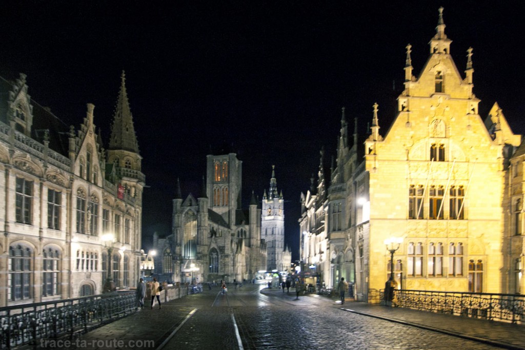 Église Saint-Nicolas et le Beffroi de Gand de nuit, Belgique - Gent Belgium