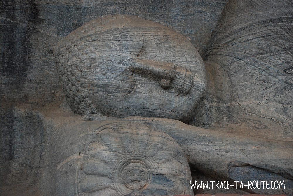 Statue Bouddha paisible, Sri Lanka