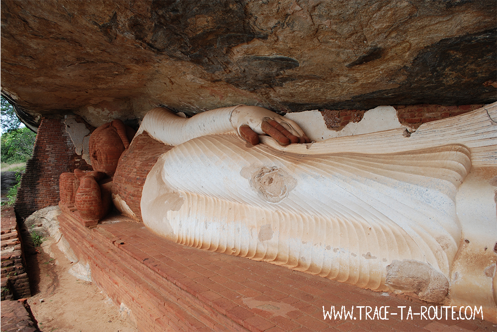 Bouddha couché à Sigiriya-Blog Voyage TRace Ta Route