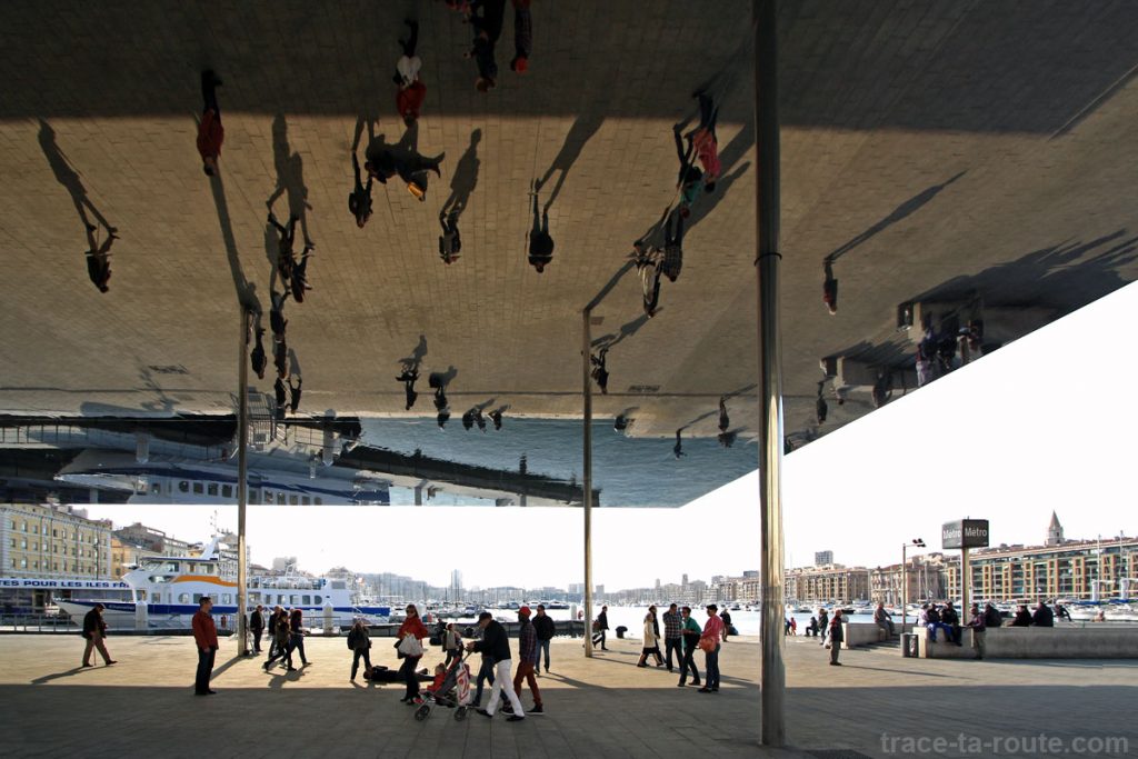 Ombrière (2013) de Norman Foster, sur le Vieux-Port de Marseille