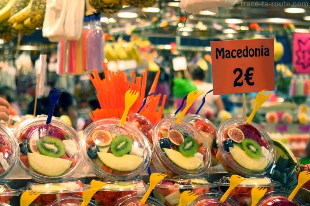 Salades de fruits à la Boqueria, marché de Barcelone