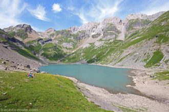 Le Lac de la Vogealle et les Dents Blanches