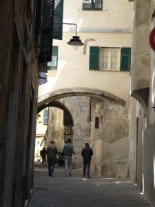 quartier populaire Gênes - blog voyages Trace ta route