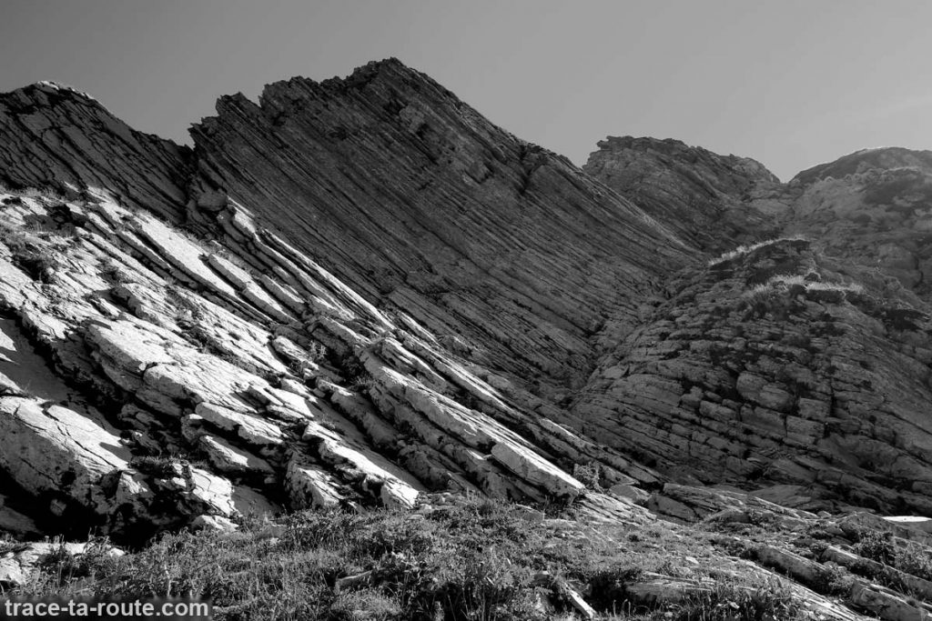 Strates géologiques, arête du Pas de l'Ours du Mont Charvin