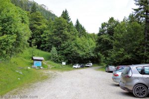 Parking Pré Orcel - départ pour le Col de l'Alpe (Chartreuse)