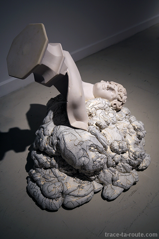 Sculpture "Antinoo (ultima materia)" (2015) Marina VARGAS - Exposition "Ni animal ni tampoco angel" au Centre d'Art Contemporain CAC Malaga