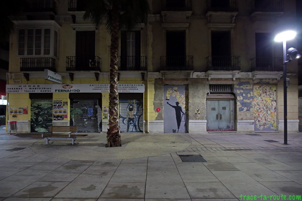 Street Art à Malaga - Graffitis immeuble Tomas Heredia