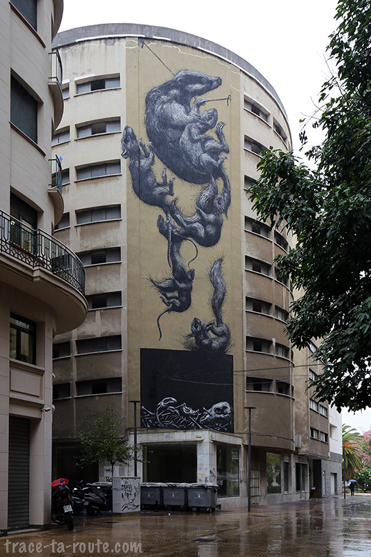 Street Art à Malaga - Graffitis Roa immeuble Calle Casas de Campo