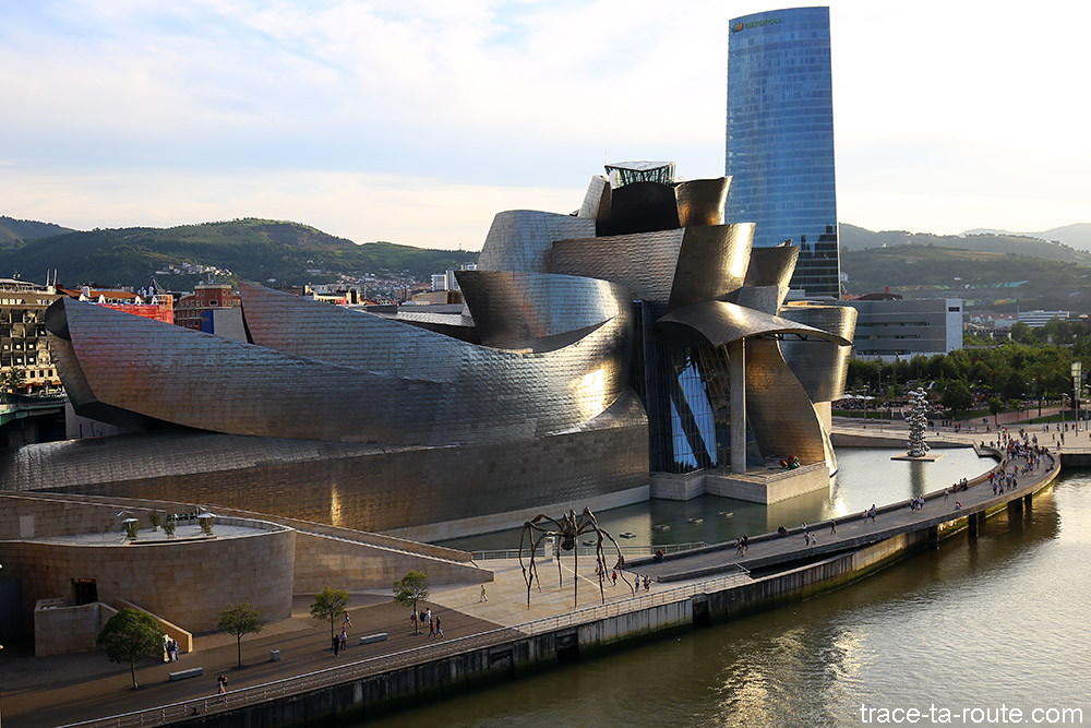L'architecture du Musée Guggenheim Bilbao et la Tour Iberdrola