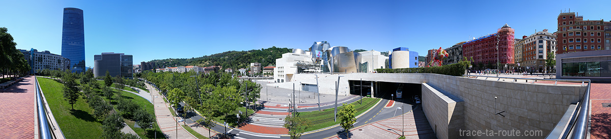 Le Parc Republica de Abando avec la Tour Iberdrola et le Musée Guggenheim Bilbao
