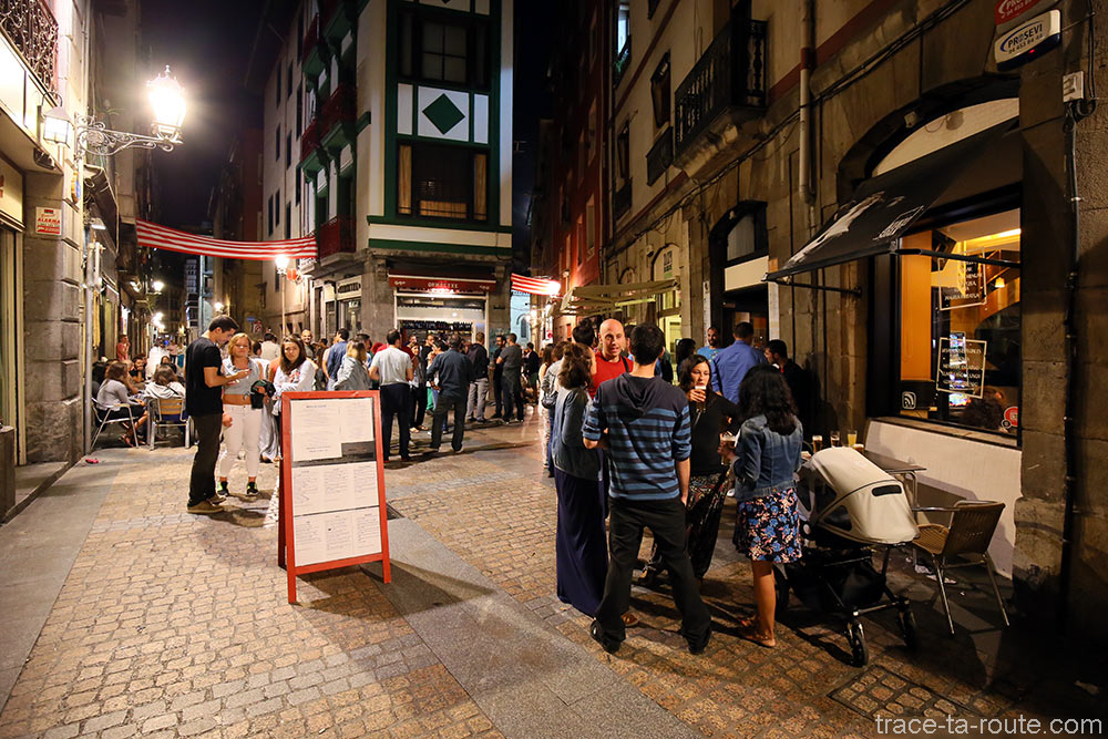 Bars à Pintxos Zazpi Bide Taberna - Dorre Kalea, rue dans la Vieille Ville de Bilbao (Casco Viejo)