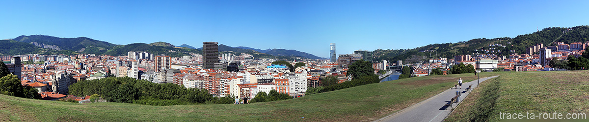 Vue panoramique de Bilbao depuis le Parc Etxebarria