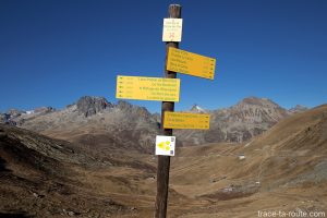 Itinéraires randonnées depuis le Col de la Croix de Fer et Aiguilles de l'Argentière en fond - Maurienne Savoie