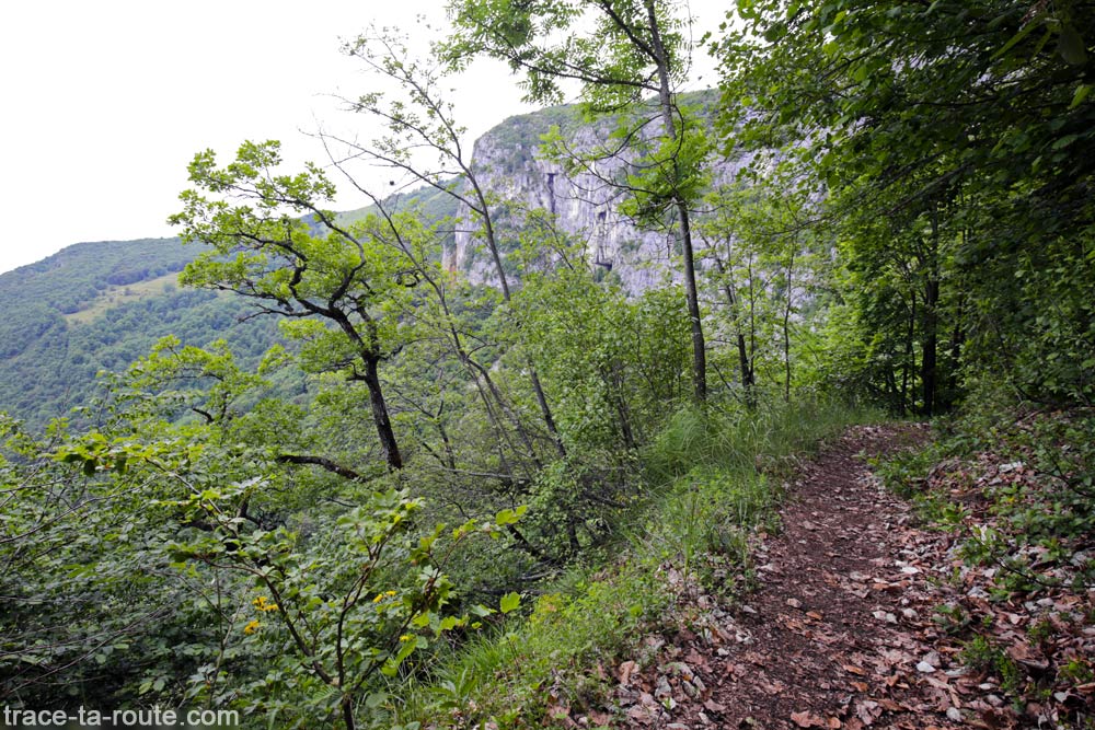 Sentier de randonnée à la Croix du Nivolet, retour à Lovettaz par le Col de la Doriaz