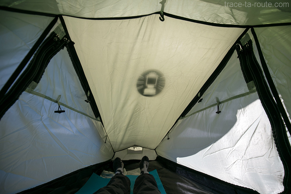 Espace intérieur de la tente Aravis 2 Coleman