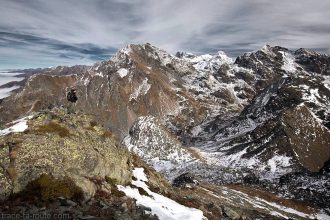 La Grande Lance de Domène, Grand Pic de Belledonne, Pic du Grand Domenon et Grande Lauzière depuis la pointe au sommet du Grand Colon