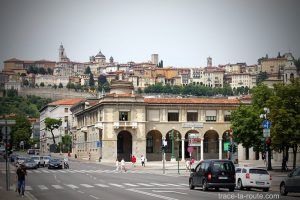 Viale Roma à Bergamo et la Città Alta (Ville Haute de Bergame)