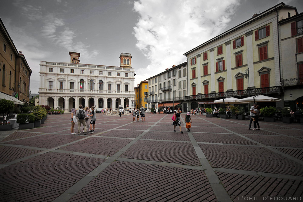 Piazza Vecchia de Bergamo (Città Alta Bergamo) Palazzo Nuovo / Biblioteca Civica © L'Oeil d'Édouard
