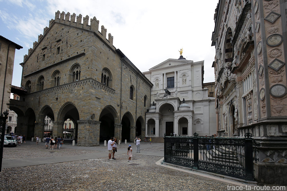 Palazzo della Ragione et Cathédrale de Bergame sur la Piazza Duomo (Città Altà Bergamo)