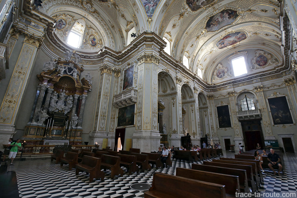 Nef intérieur de la Cathédrale de Bergame Duomo (Città Altà Bergamo)