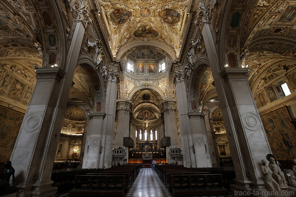 Nef intérieur de la Basilique Santa Maria Maggiore de Bergame (Città Altà Bergamo)