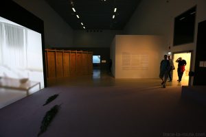 Salle exposition intérieur Musée d'Art Moderne de Malmö "Moderna Museet" en Suède