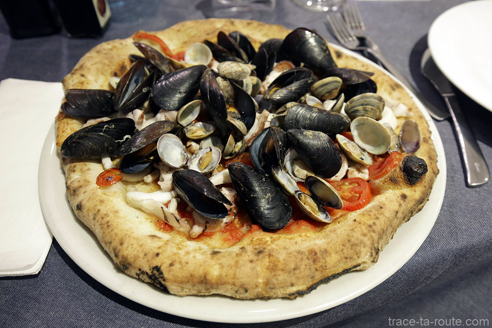 Pizza aux fruits de mer "Pescatora" au restaurant Trattoria Caprese de Trieste