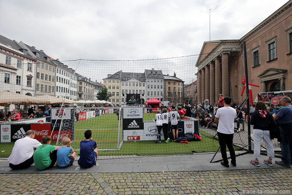 Animation tournoi de foot Coca-Cola, Adidas, Hyundai sur la place Nytorv de Copenhague pour la finale de l'Euro 2016