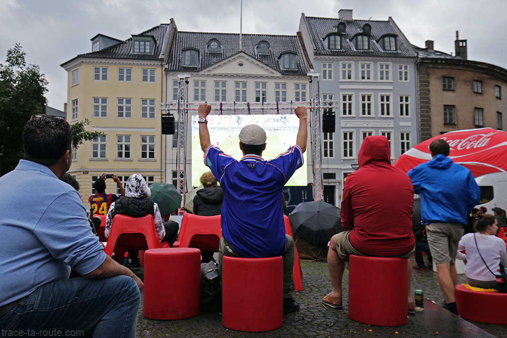 Diffusion sur écran géant de la finale de l'Euro 2016 France / Portugal sur la place Nytorv de Copenhague, Danemark