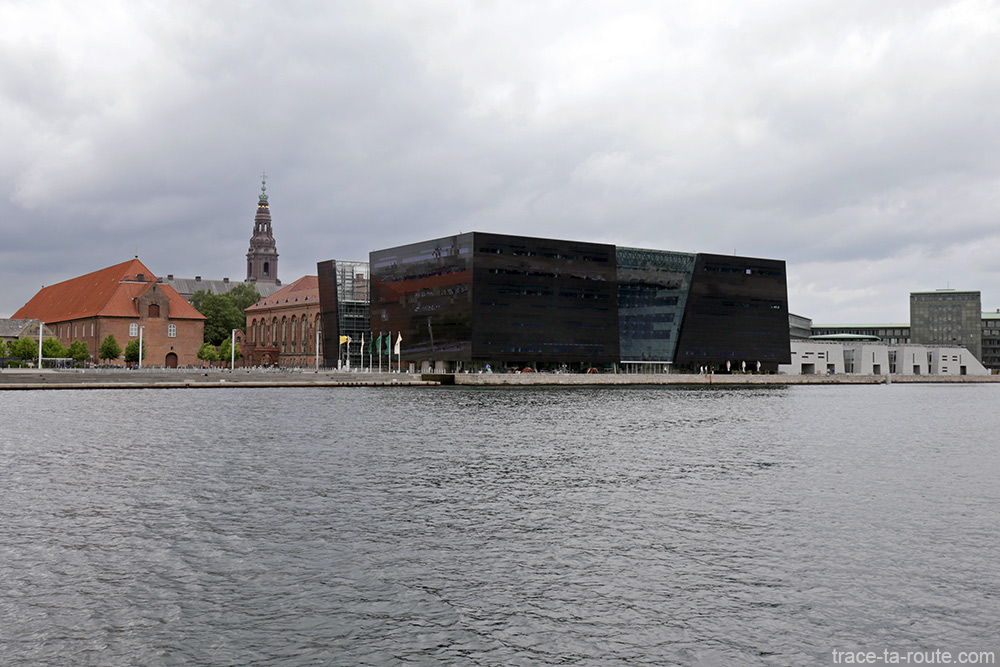 Den Sorte Diamant, architecture extérieur de la Bibliothèque royale de Copenhague, Danemark (Black Diamond Copenhagen)