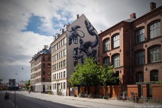 Fresque Street Art de Roa sur la façade d'un immeuble de Gasværksvej Copenhague, Danemark